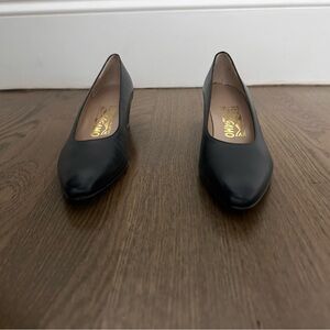 Salvatore Ferragamo Women's Black Leather Pumps
